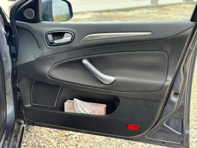 Серый Форд Мондео, объемом двигателя 2 л и пробегом 325 тыс. км за 6590 $, фото 29 на Automoto.ua