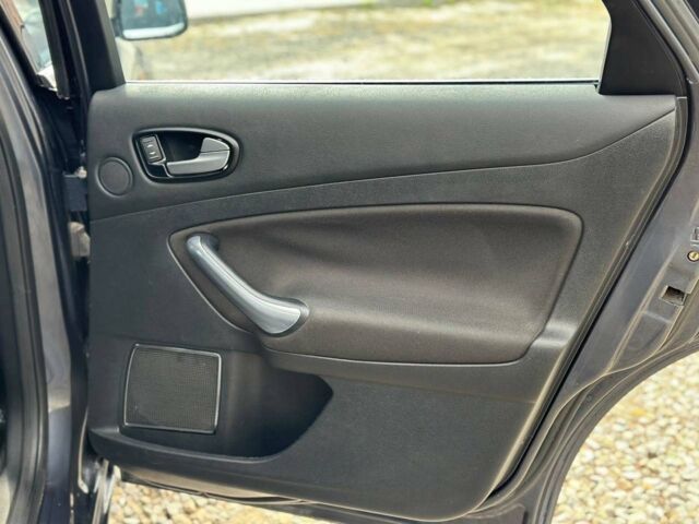 Серый Форд Мондео, объемом двигателя 2 л и пробегом 325 тыс. км за 6590 $, фото 27 на Automoto.ua