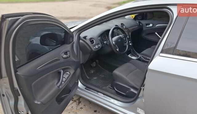 Сірий Форд Мондео, об'ємом двигуна 2 л та пробігом 223 тис. км за 6900 $, фото 12 на Automoto.ua