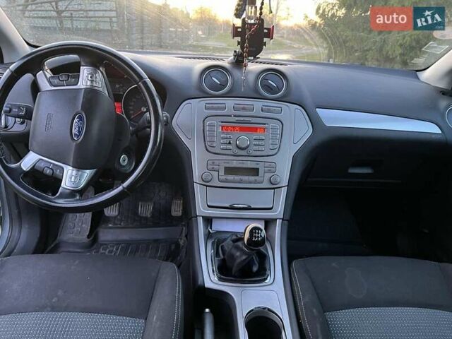 Серый Форд Мондео, объемом двигателя 1.8 л и пробегом 230 тыс. км за 7600 $, фото 14 на Automoto.ua