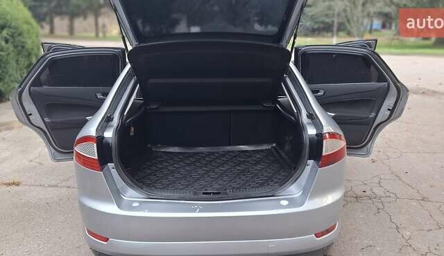 Сірий Форд Мондео, об'ємом двигуна 2 л та пробігом 223 тис. км за 6900 $, фото 2 на Automoto.ua