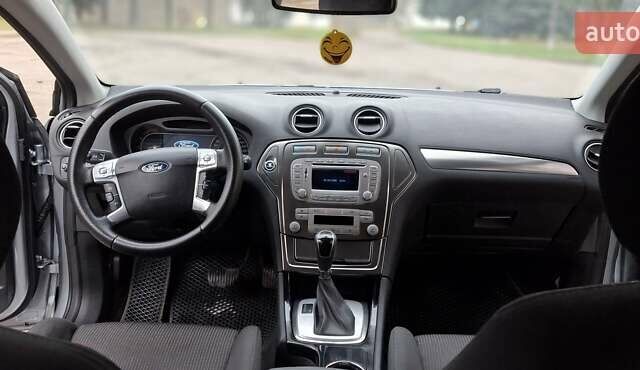 Сірий Форд Мондео, об'ємом двигуна 2 л та пробігом 223 тис. км за 6900 $, фото 15 на Automoto.ua