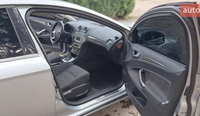 Сірий Форд Мондео, об'ємом двигуна 2 л та пробігом 223 тис. км за 6900 $, фото 5 на Automoto.ua