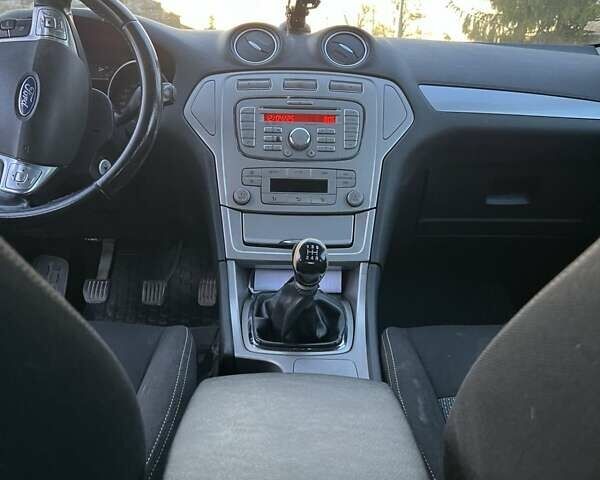 Серый Форд Мондео, объемом двигателя 1.8 л и пробегом 230 тыс. км за 7600 $, фото 11 на Automoto.ua