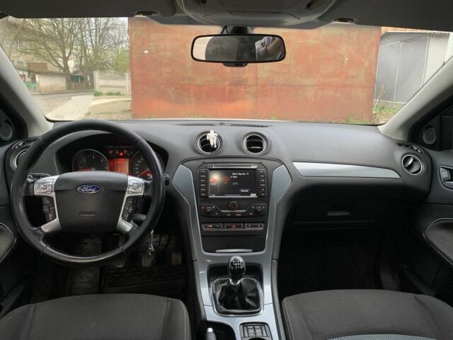 Серый Форд Мондео, объемом двигателя 1.6 л и пробегом 248 тыс. км за 7500 $, фото 6 на Automoto.ua