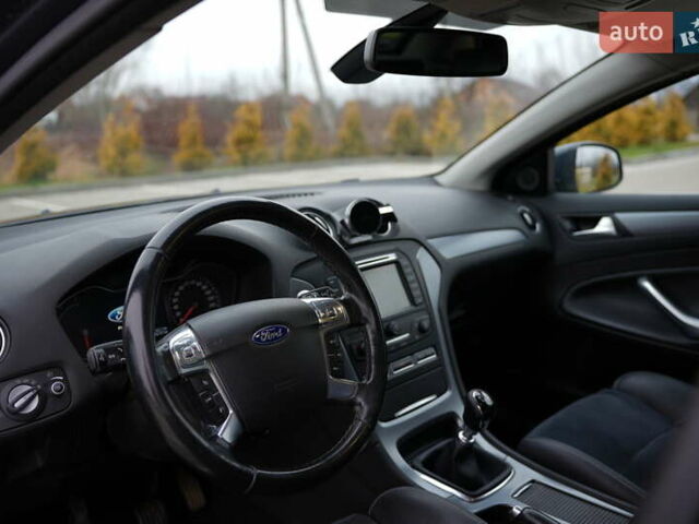 Серый Форд Мондео, объемом двигателя 1.6 л и пробегом 256 тыс. км за 8900 $, фото 13 на Automoto.ua