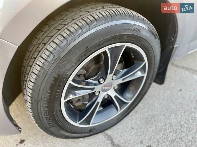 Сірий Форд Мондео, об'ємом двигуна 2 л та пробігом 179 тис. км за 9200 $, фото 13 на Automoto.ua