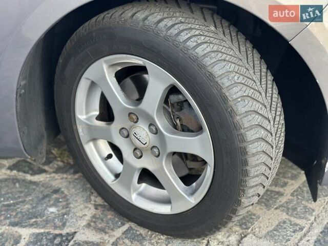 Сірий Форд Мондео, об'ємом двигуна 2 л та пробігом 269 тис. км за 9900 $, фото 16 на Automoto.ua