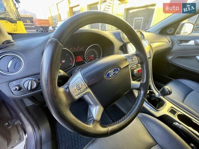 Сірий Форд Мондео, об'ємом двигуна 2 л та пробігом 179 тис. км за 9200 $, фото 10 на Automoto.ua