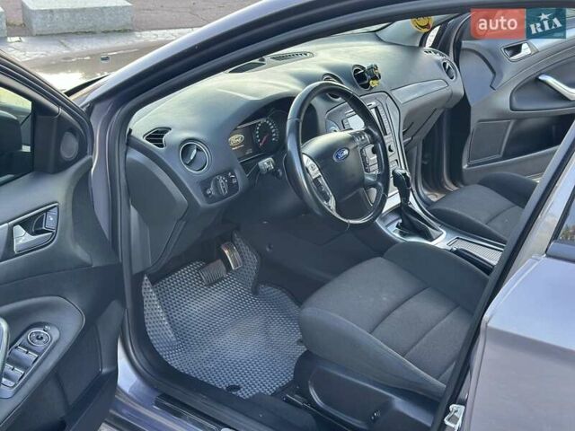 Сірий Форд Мондео, об'ємом двигуна 2 л та пробігом 269 тис. км за 9900 $, фото 8 на Automoto.ua
