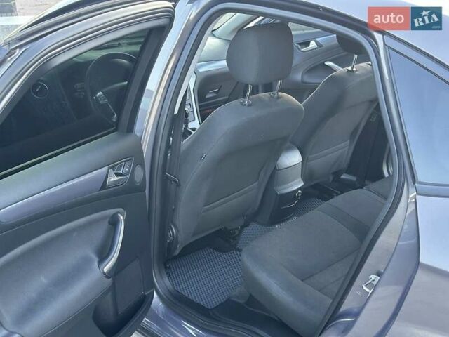 Сірий Форд Мондео, об'ємом двигуна 2 л та пробігом 269 тис. км за 9900 $, фото 14 на Automoto.ua