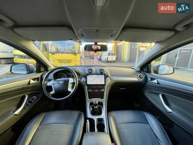 Сірий Форд Мондео, об'ємом двигуна 2 л та пробігом 179 тис. км за 9200 $, фото 12 на Automoto.ua