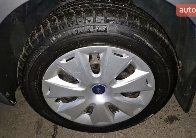 Сірий Форд Мондео, об'ємом двигуна 2 л та пробігом 179 тис. км за 9200 $, фото 16 на Automoto.ua