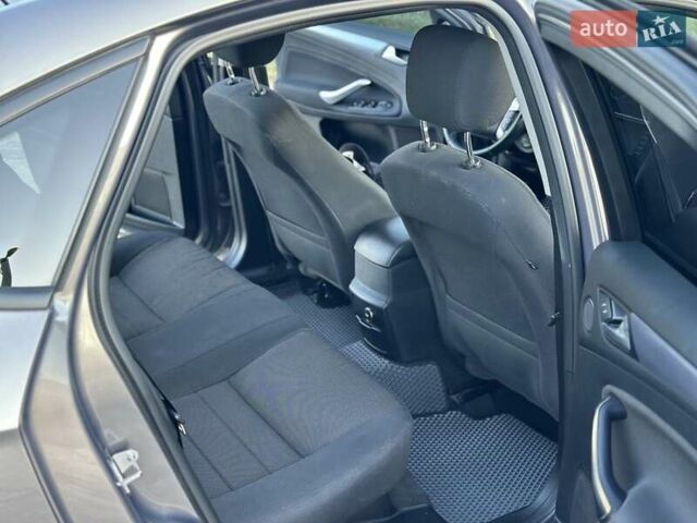 Сірий Форд Мондео, об'ємом двигуна 2 л та пробігом 269 тис. км за 9900 $, фото 13 на Automoto.ua