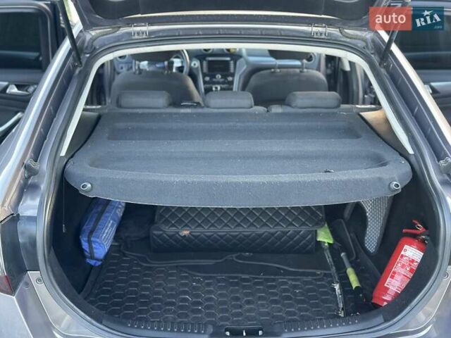 Сірий Форд Мондео, об'ємом двигуна 2 л та пробігом 269 тис. км за 9900 $, фото 15 на Automoto.ua