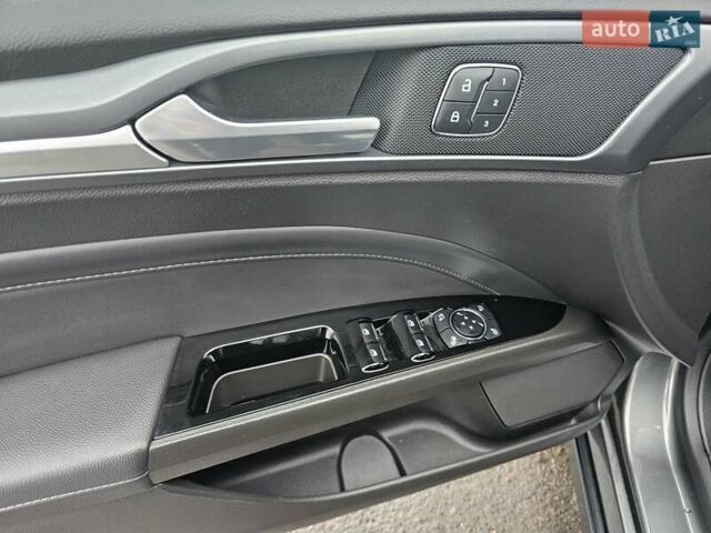 Серый Форд Мондео, объемом двигателя 2 л и пробегом 143 тыс. км за 18000 $, фото 18 на Automoto.ua