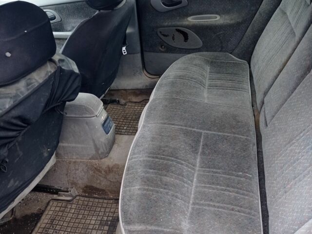 Синій Форд Мондео, об'ємом двигуна 1.8 л та пробігом 200 тис. км за 999 $, фото 4 на Automoto.ua