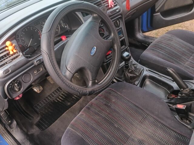 Синий Форд Мондео, объемом двигателя 1.8 л и пробегом 340 тыс. км за 2150 $, фото 6 на Automoto.ua