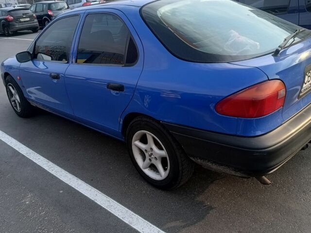 Синий Форд Мондео, объемом двигателя 1.8 л и пробегом 340 тыс. км за 2150 $, фото 4 на Automoto.ua