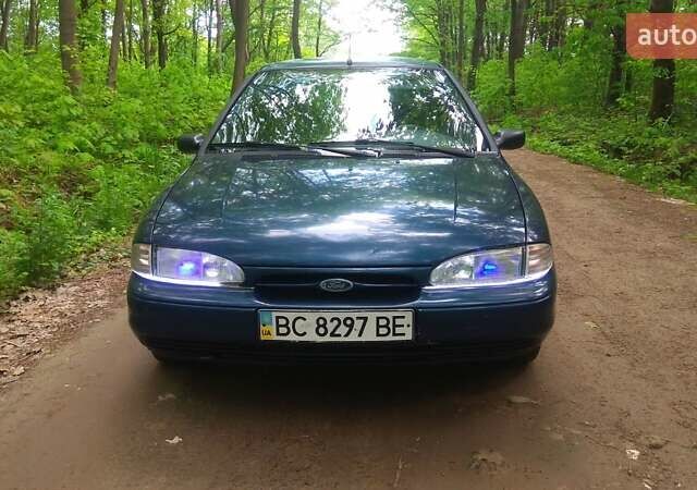 Синий Форд Мондео, объемом двигателя 2 л и пробегом 308 тыс. км за 2300 $, фото 2 на Automoto.ua