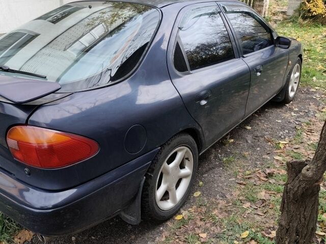 Синій Форд Мондео, об'ємом двигуна 1.8 л та пробігом 350 тис. км за 2200 $, фото 3 на Automoto.ua