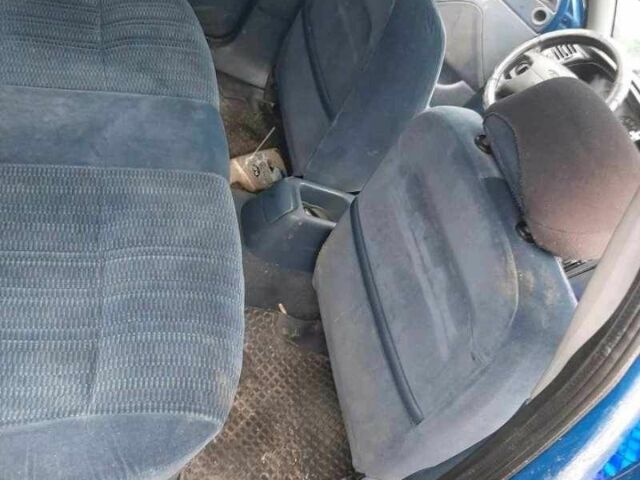 Синий Форд Мондео, объемом двигателя 1.6 л и пробегом 326 тыс. км за 850 $, фото 4 на Automoto.ua