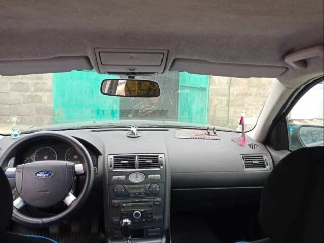 Синій Форд Мондео, об'ємом двигуна 2 л та пробігом 220 тис. км за 4500 $, фото 6 на Automoto.ua