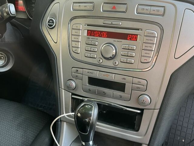 Синий Форд Мондео, объемом двигателя 2 л и пробегом 370 тыс. км за 4100 $, фото 4 на Automoto.ua