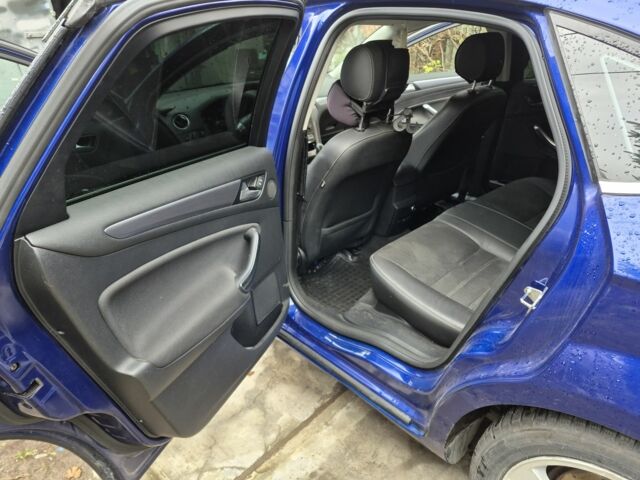 Синій Форд Мондео, об'ємом двигуна 2 л та пробігом 219 тис. км за 9500 $, фото 14 на Automoto.ua