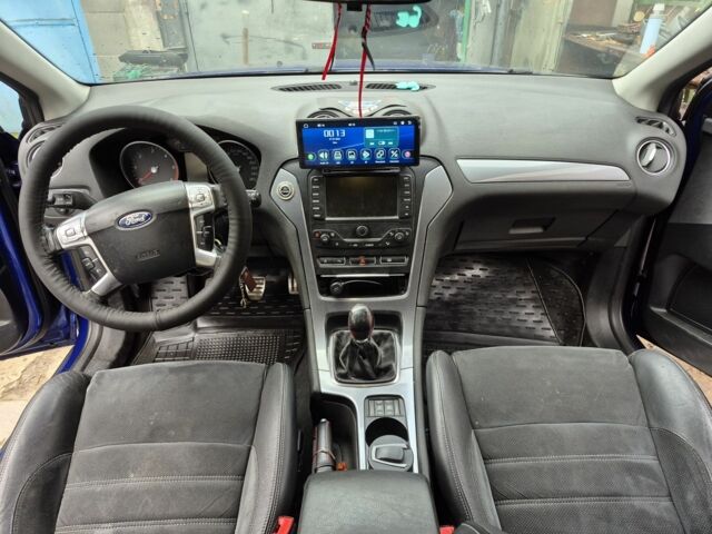 Синій Форд Мондео, об'ємом двигуна 2 л та пробігом 219 тис. км за 9500 $, фото 5 на Automoto.ua