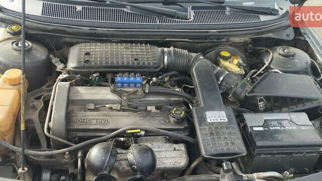 Синий Форд Мондео, объемом двигателя 1.8 л и пробегом 393 тыс. км за 1650 $, фото 6 на Automoto.ua