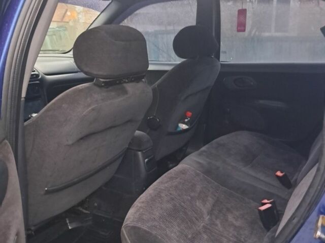 Синий Форд Мондео, объемом двигателя 1.8 л и пробегом 15 тыс. км за 1650 $, фото 12 на Automoto.ua