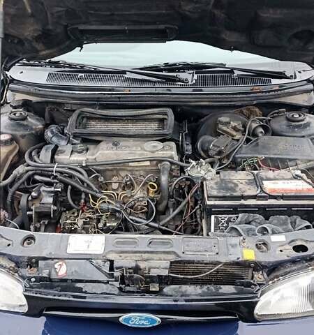 Синий Форд Мондео, объемом двигателя 1.8 л и пробегом 256 тыс. км за 1700 $, фото 1 на Automoto.ua