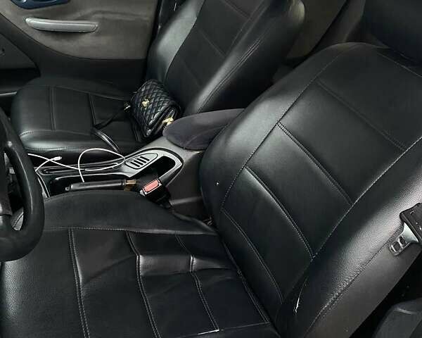 Синий Форд Мондео, объемом двигателя 1.8 л и пробегом 256 тыс. км за 1700 $, фото 9 на Automoto.ua