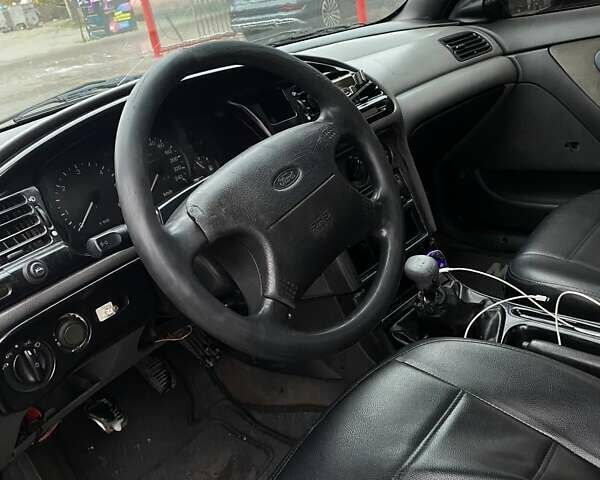 Синий Форд Мондео, объемом двигателя 1.8 л и пробегом 256 тыс. км за 1700 $, фото 3 на Automoto.ua