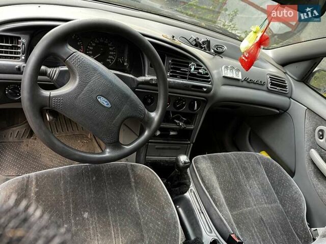 Синий Форд Мондео, объемом двигателя 1.6 л и пробегом 250 тыс. км за 1500 $, фото 2 на Automoto.ua