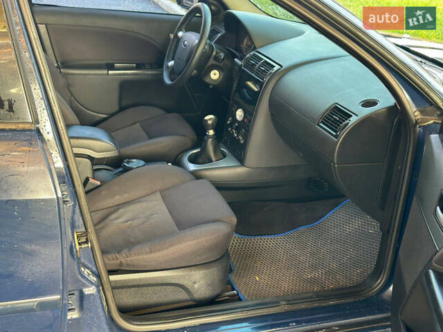 Синій Форд Мондео, об'ємом двигуна 2 л та пробігом 699 тис. км за 2700 $, фото 6 на Automoto.ua