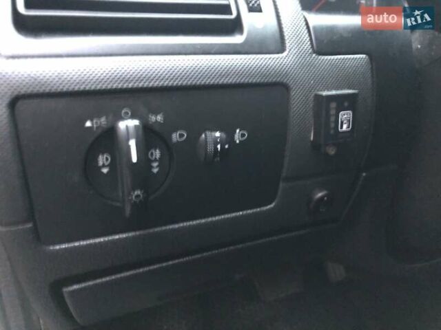 Синій Форд Мондео, об'ємом двигуна 2 л та пробігом 250 тис. км за 2350 $, фото 5 на Automoto.ua