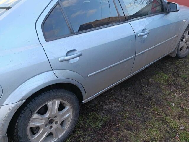 Форд Мондео 2003 в Сумах на Automoto.ua Синий Форд Мондео, объемом двигателя 2 л и пробегом 1 тыс. км за 3700 $, фото 1 на Automoto.ua