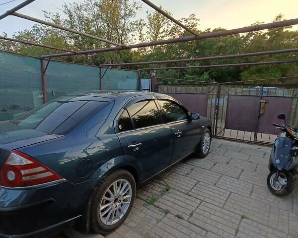 Синий Форд Мондео, объемом двигателя 2 л и пробегом 200 тыс. км за 5200 $, фото 10 на Automoto.ua