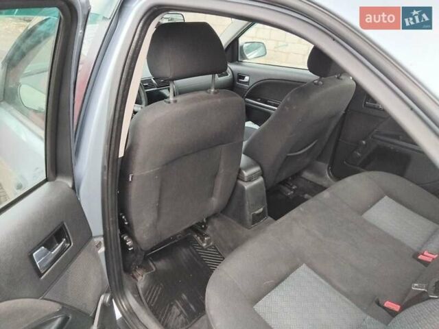 Синий Форд Мондео, объемом двигателя 1.8 л и пробегом 258 тыс. км за 3500 $, фото 3 на Automoto.ua