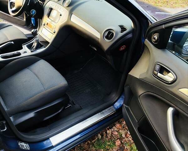 Синій Форд Мондео, об'ємом двигуна 1.8 л та пробігом 228 тис. км за 7000 $, фото 15 на Automoto.ua