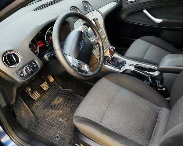 Синій Форд Мондео, об'ємом двигуна 1.8 л та пробігом 228 тис. км за 7000 $, фото 12 на Automoto.ua