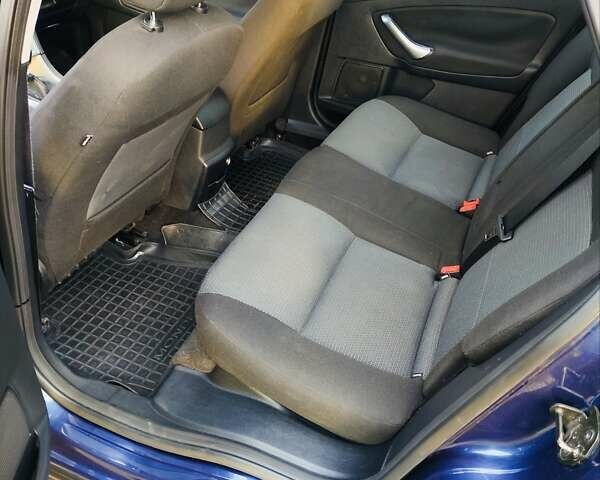 Синій Форд Мондео, об'ємом двигуна 1.8 л та пробігом 228 тис. км за 7000 $, фото 16 на Automoto.ua