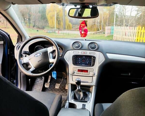 Синій Форд Мондео, об'ємом двигуна 1.8 л та пробігом 228 тис. км за 7000 $, фото 18 на Automoto.ua