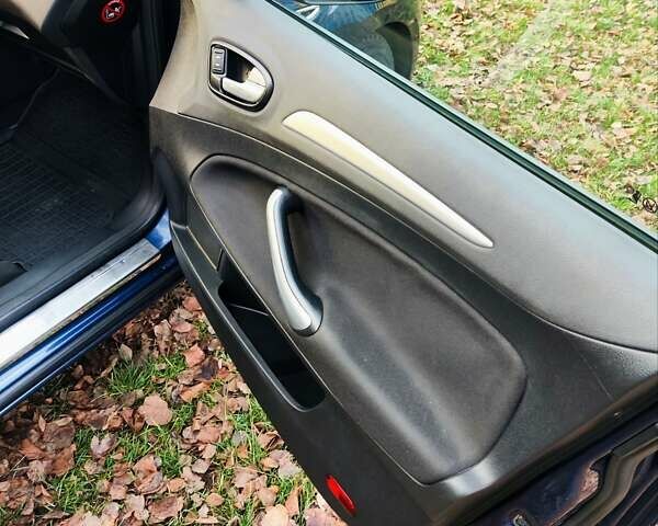 Синій Форд Мондео, об'ємом двигуна 1.8 л та пробігом 228 тис. км за 7000 $, фото 14 на Automoto.ua