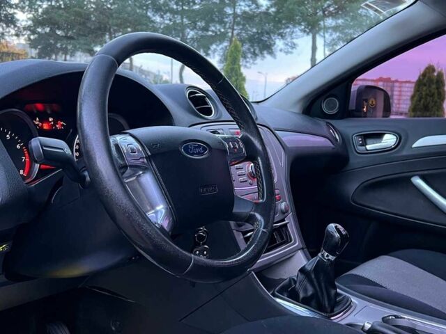 Синій Форд Мондео, об'ємом двигуна 2 л та пробігом 192 тис. км за 7500 $, фото 9 на Automoto.ua