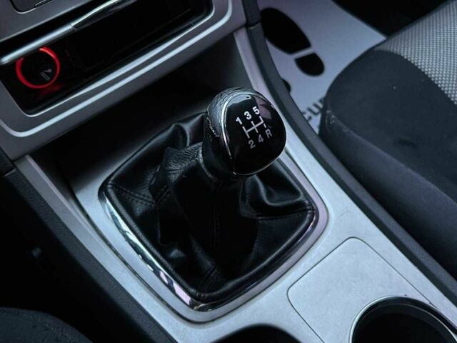 Синій Форд Мондео, об'ємом двигуна 2 л та пробігом 192 тис. км за 7500 $, фото 14 на Automoto.ua