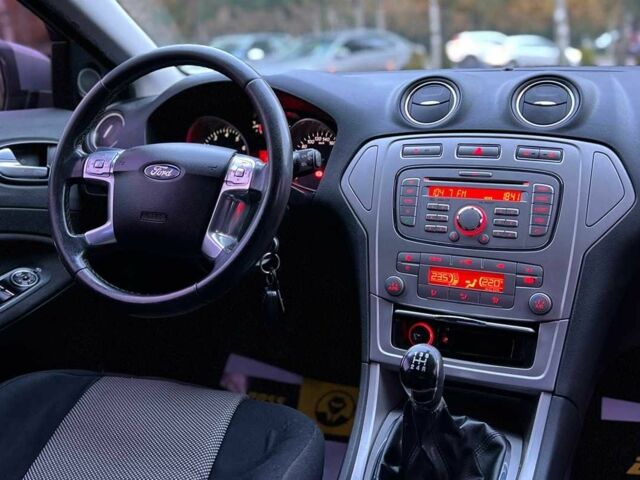 Синій Форд Мондео, об'ємом двигуна 2 л та пробігом 192 тис. км за 7500 $, фото 17 на Automoto.ua