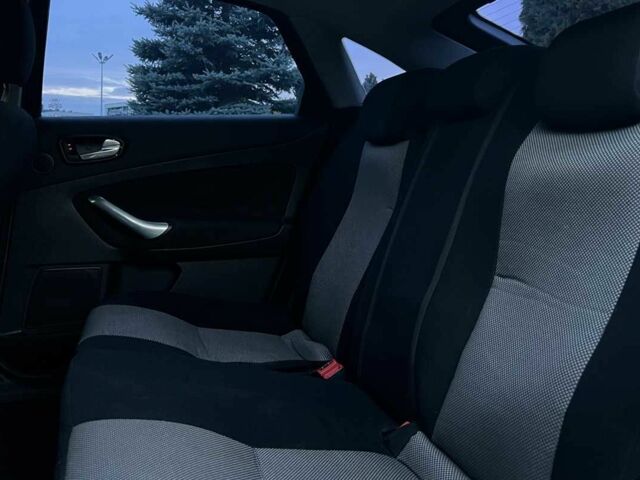 Синій Форд Мондео, об'ємом двигуна 2 л та пробігом 192 тис. км за 7500 $, фото 18 на Automoto.ua